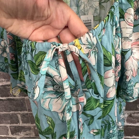 NWT Torrid Flutter Short Sleeve Blouse blue floral shirt top - Picture 7 of 11